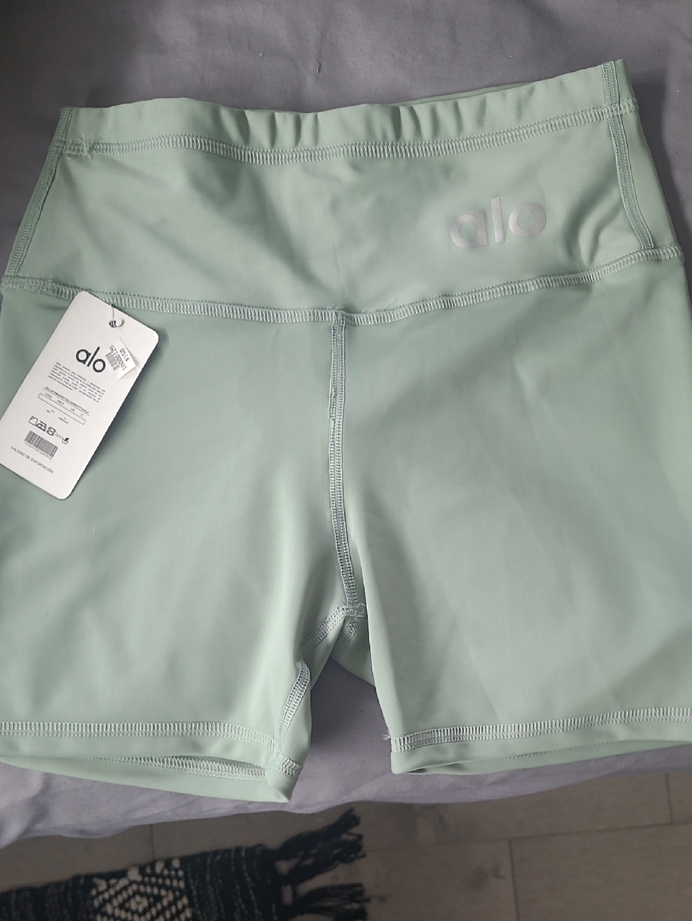 ALO Yoga High-Rise Bike Shorts in Mint. NWT medium